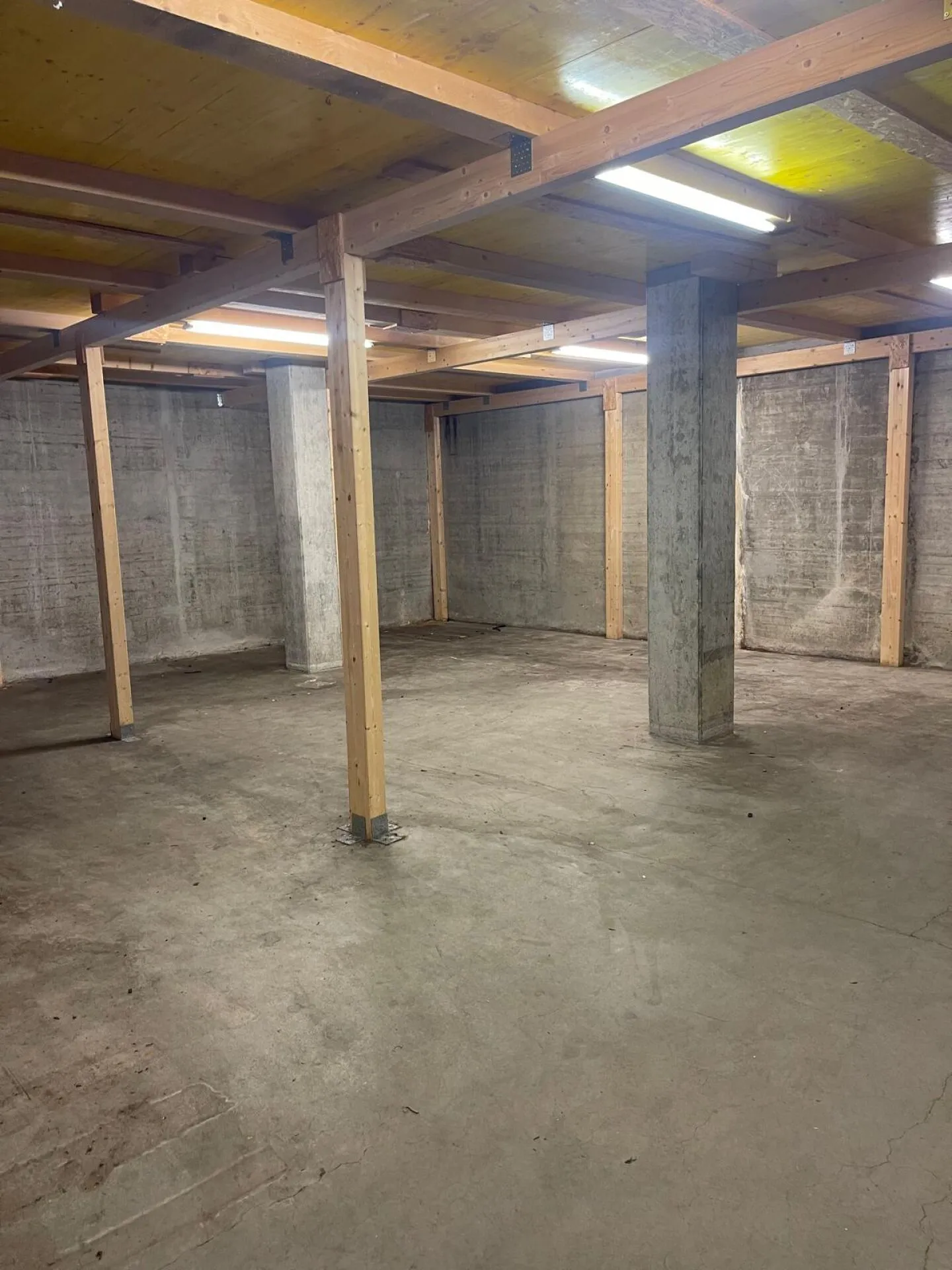 Espace commercial et surface de stockage à Aesch BL - Photo 4 sur 5