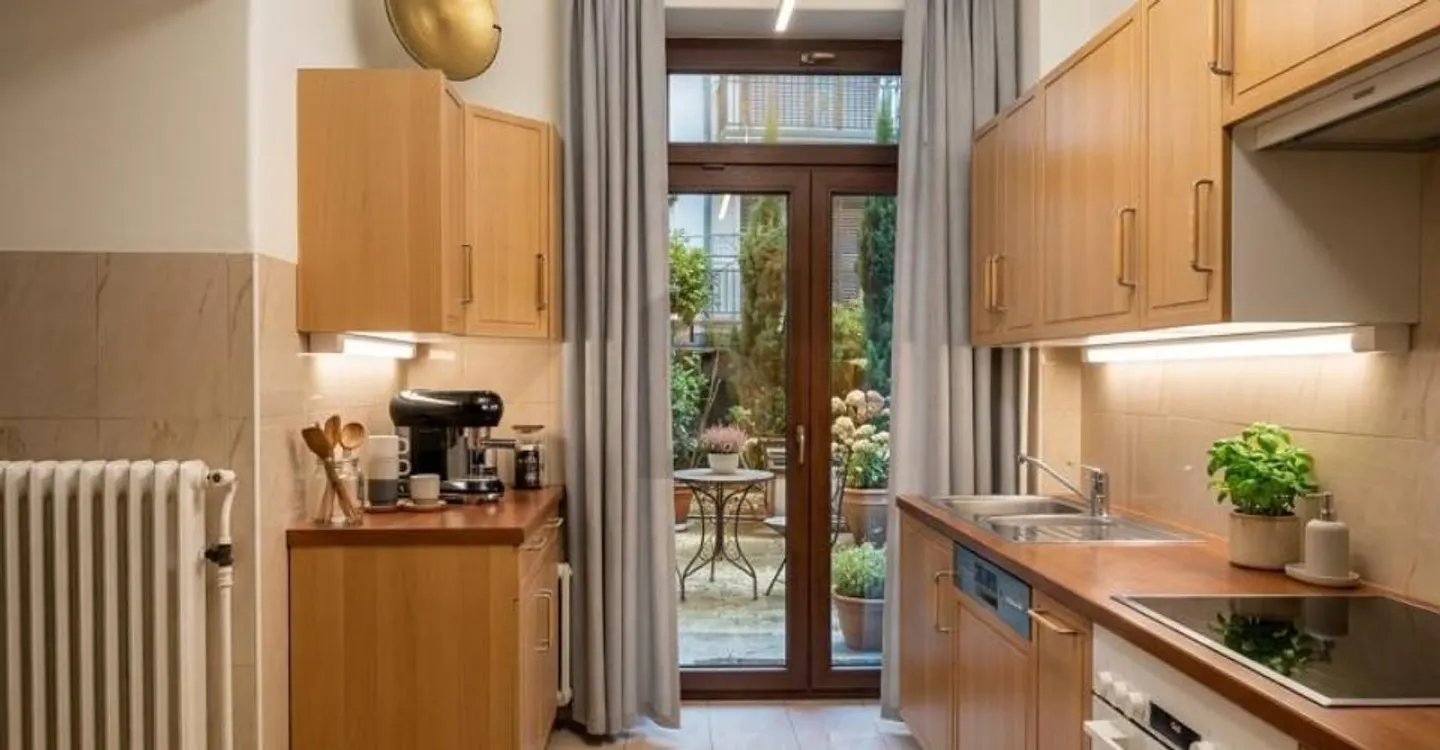 PRIVILEGED LIVING FRAME IN THE HEART OF THE RIVIERA - Photo 3 of 5