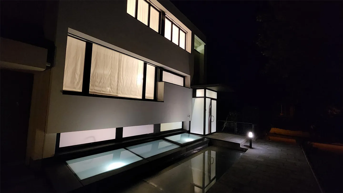 Modernes 6.5-Zimmer-Einfamilienhaus mit Pool in Binningen - Foto 1 von 10