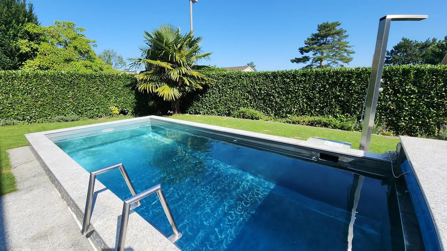 Modernes 6.5-Zimmer-Einfamilienhaus mit Pool in Binningen - Foto 2 von 10