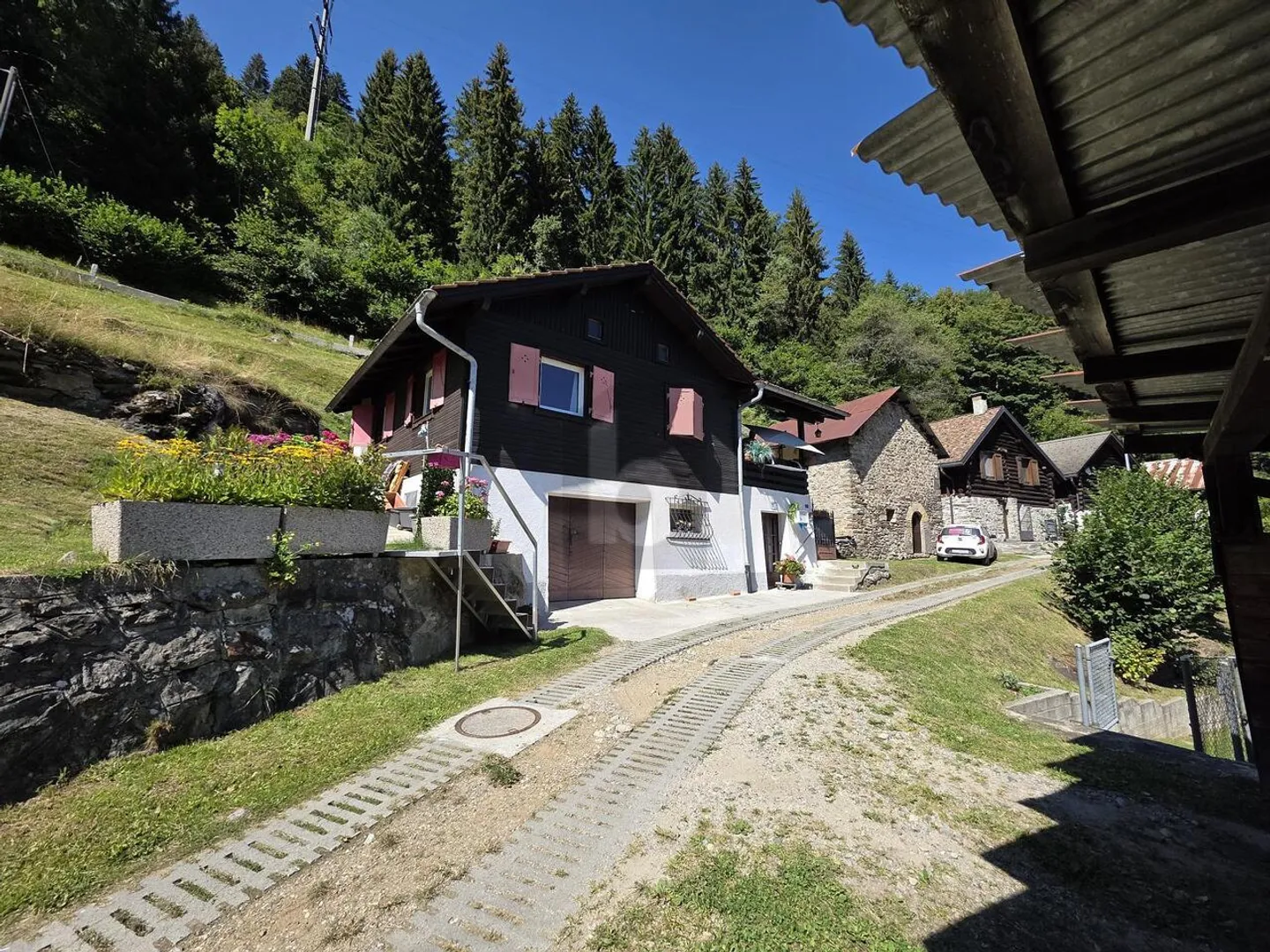 ACCOGLIENTE E SOLEGGIATO CON VISTA - Foto 1 di 3