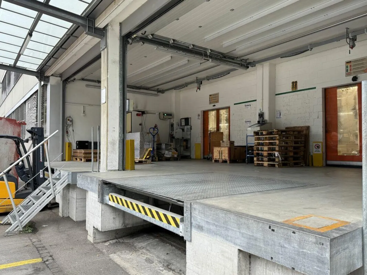 Commercial spaces with approx. 600 m2 on one level - Photo 6 of 7