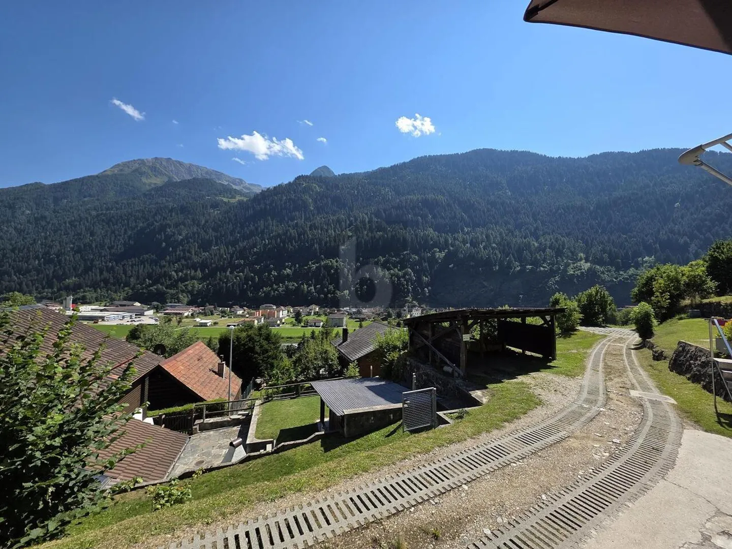 ACCOGLIENTE E SOLEGGIATO CON VISTA - Foto 2 di 3