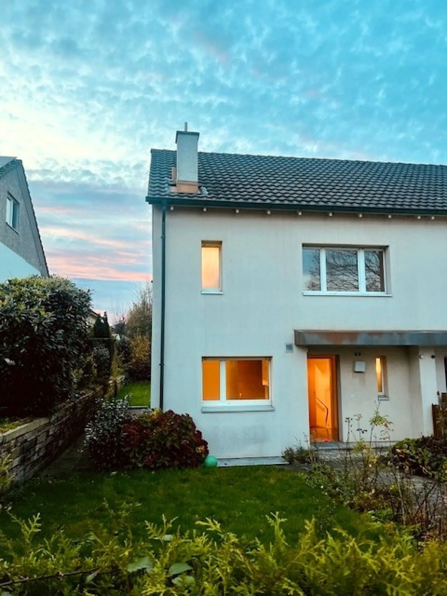 Helle 5.5 Z' Doppelhaushälfte - Foto 1 von 13