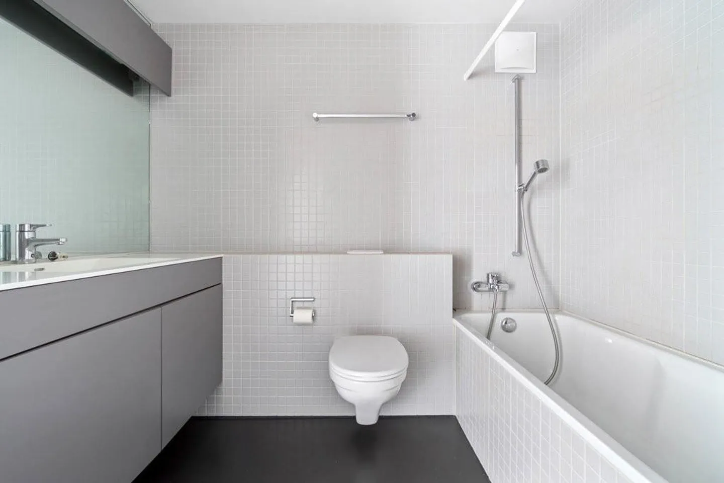 Modern Apartment in Biel - Photo 4 of 10