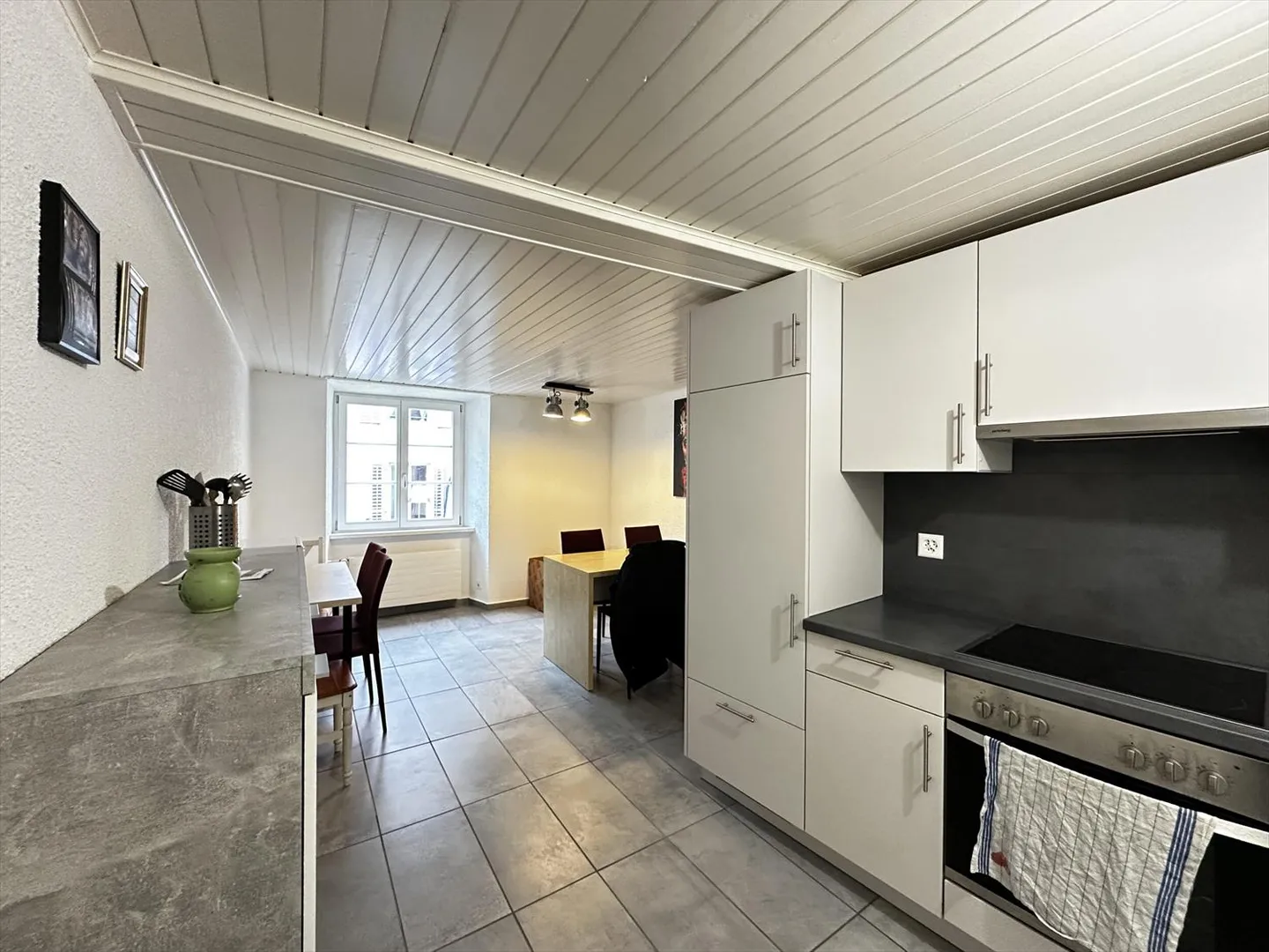 Mixed-use building - Photo 6 of 13