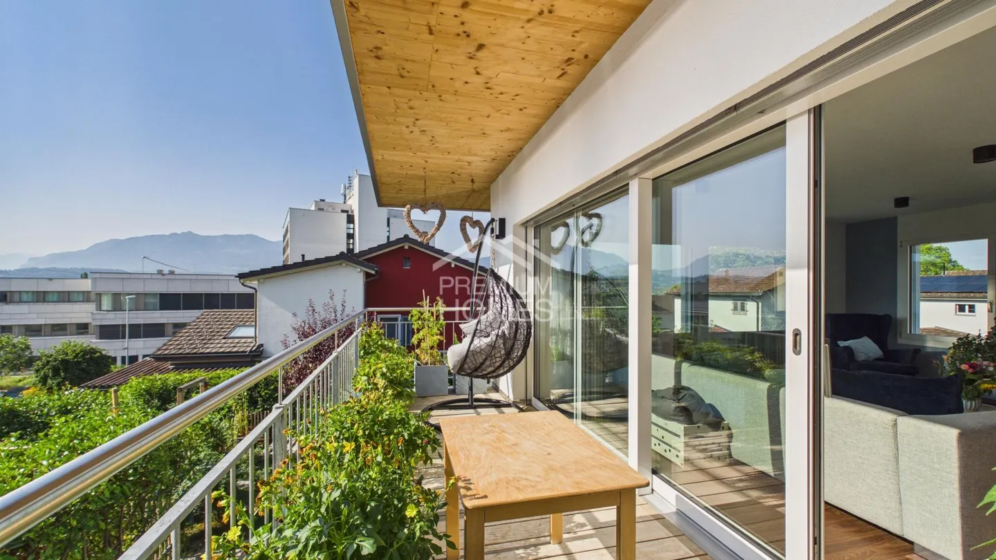 Modern Family Home with Garden - Photo 11 of 13