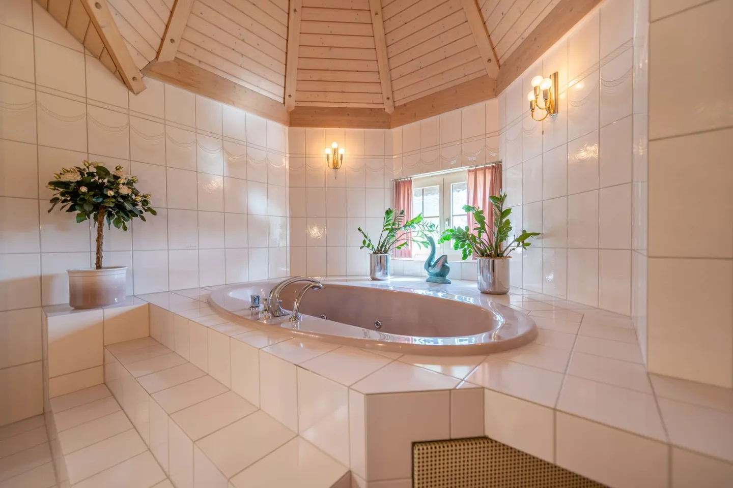A Manor House Full of Possibilities - Living and Business Under One Roof - Photo 20 of 42