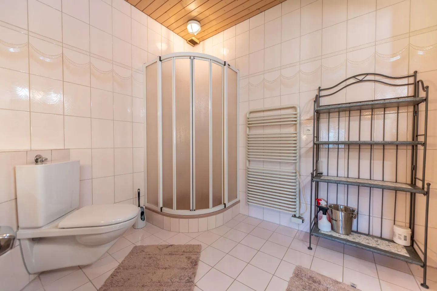 A Manor House Full of Possibilities - Living and Business Under One Roof - Photo 21 of 42