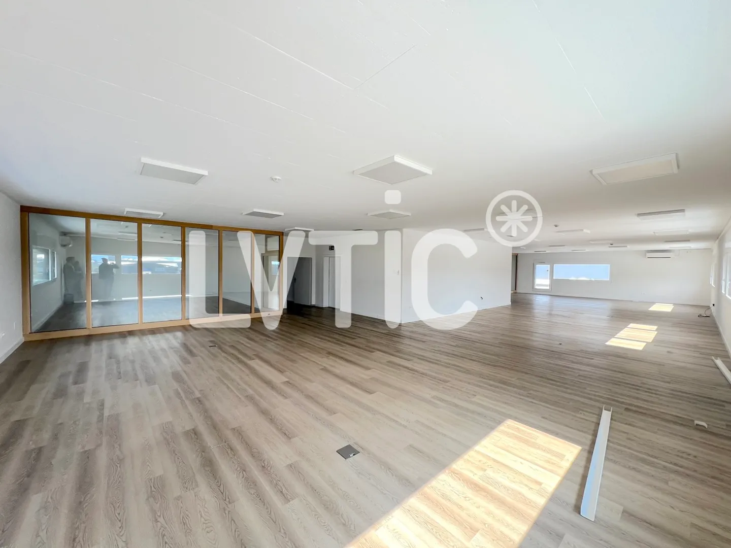 Büros, Räumlichkeiten von 410 m2 zur Miete in Collombey - Foto 3 von 6