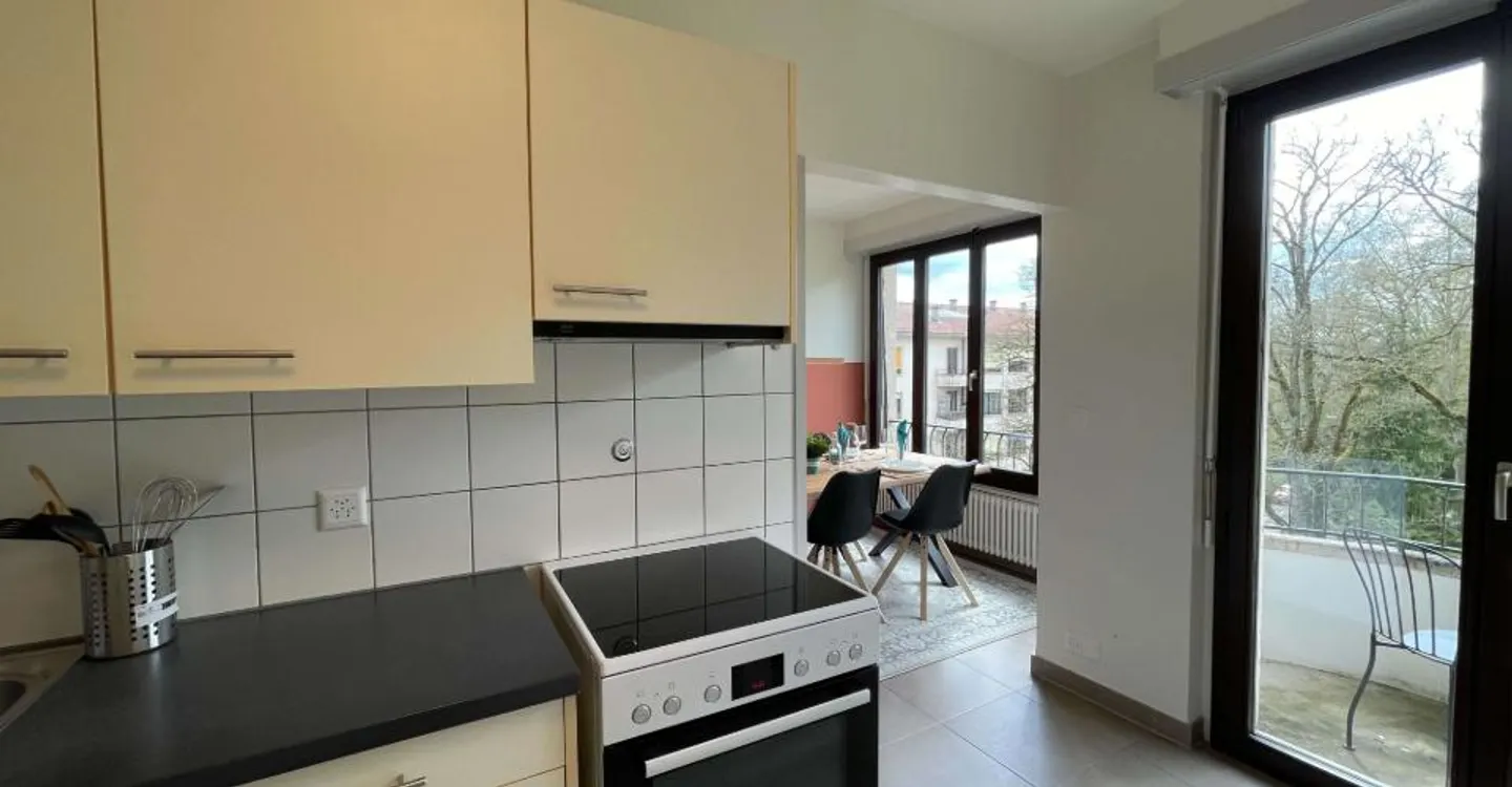 Furnished Room in Prime Location - Photo 10 of 13