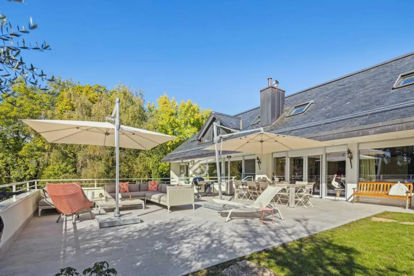 Propriété extraordinaire avec court de tennis et piscine intérieure - Photo 5 sur 13