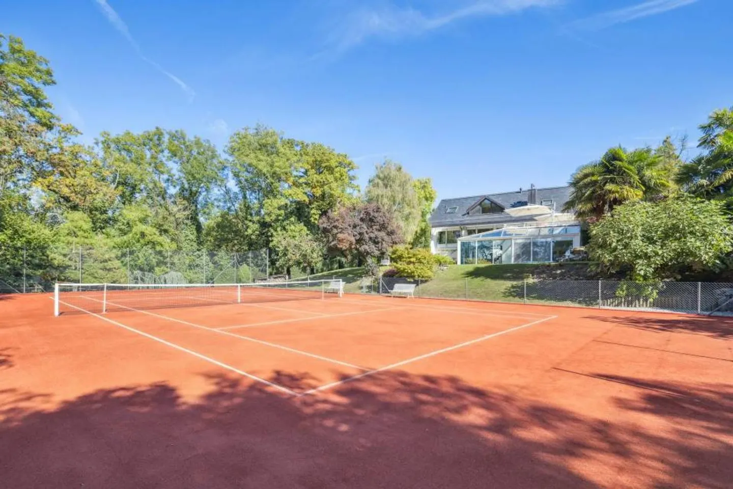 Propriété extraordinaire avec court de tennis et piscine intérieure - Photo 2 sur 13