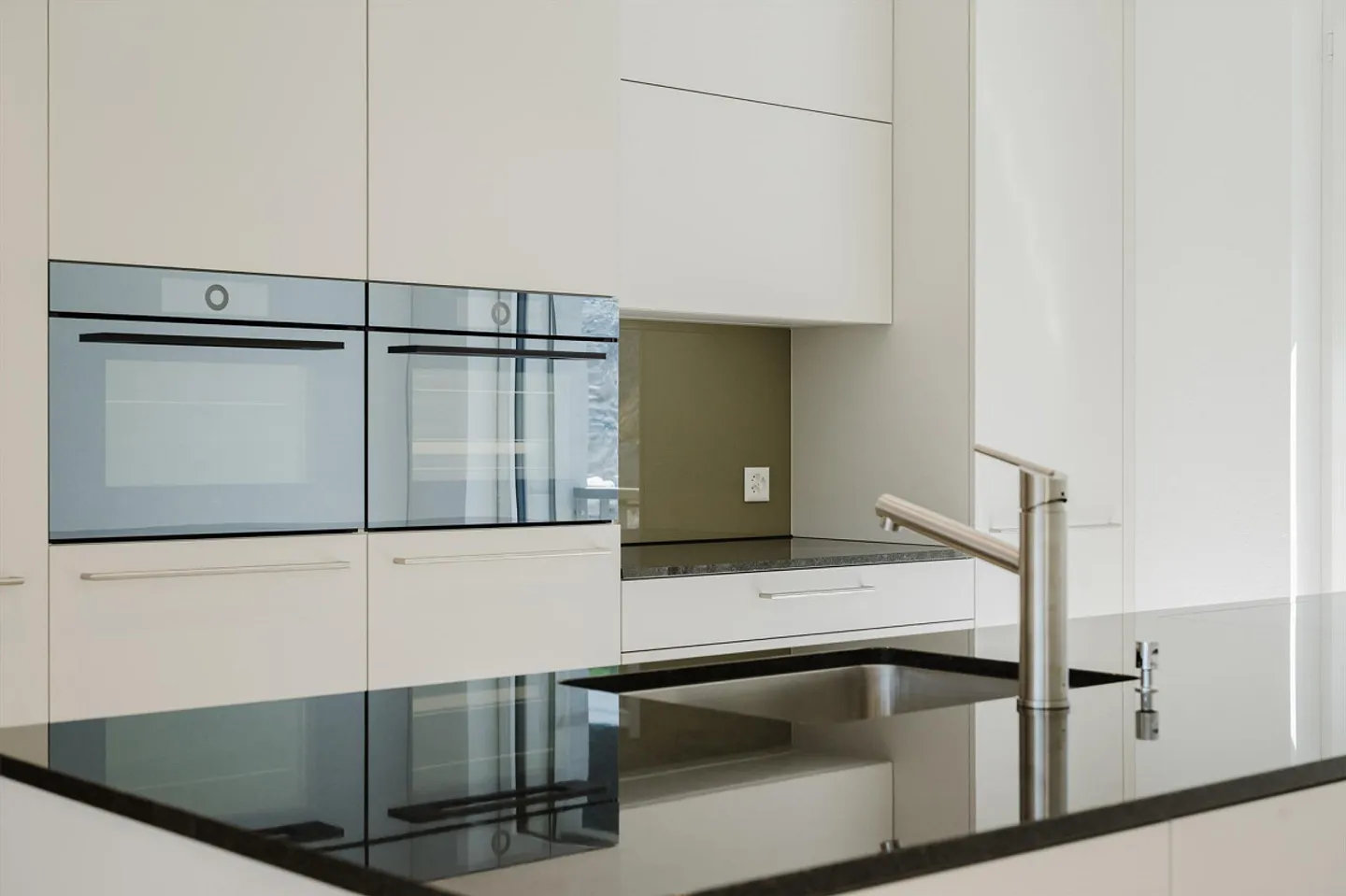 luxuriöse 3.5-Zimmer-Attika-Wohnung mit grosser Terrasse - Photo 3 sur 6