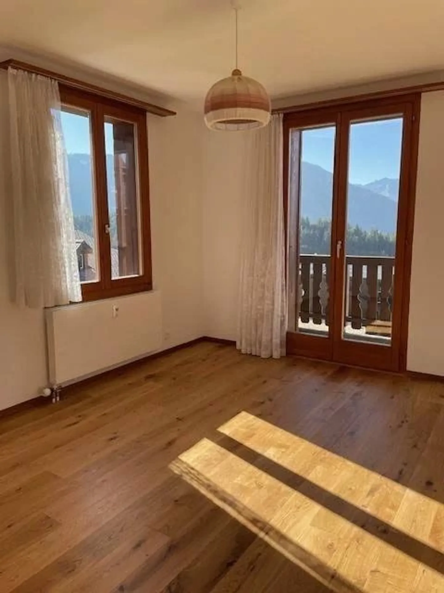 Zum Verkauf steht ein charmantes Mietshaus im Zentrum des Dorfes - Foto 2 von 6