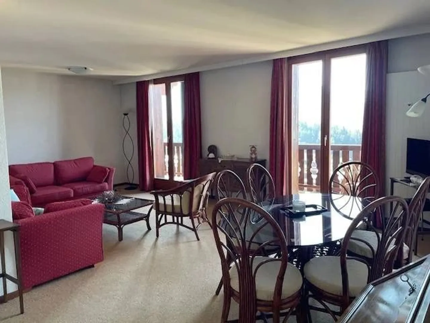 Zum Verkauf steht ein charmantes Mietshaus im Zentrum des Dorfes - Foto 5 von 6