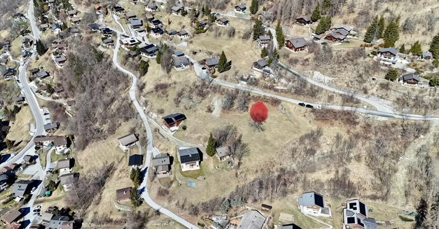 Magnificent building plot of 587 m2 in Vissoie - Photo 2 of 6
