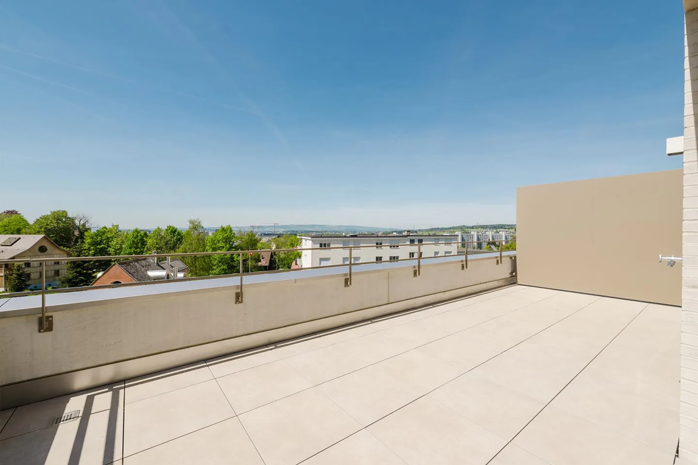 luxuriöse 3.5-Zimmer-Attika-Wohnung mit grosser Terrasse - Photo 6 sur 6