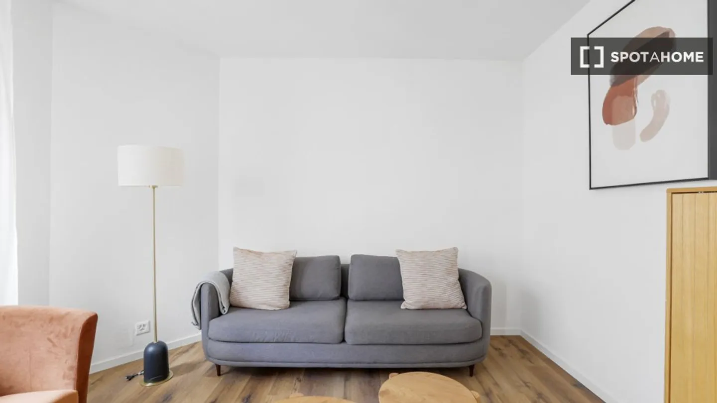 Entdecke, besichtige und miete dein neues Zuhause online mit vollem Vertrauen. - Foto 2 von 16