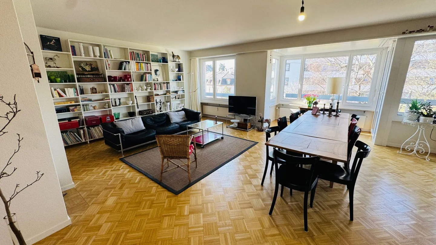 Completely renovated 3.5-room apartment with 2 bathrooms, 2 balconies and XXL underground parking space - Photo 4 of 16