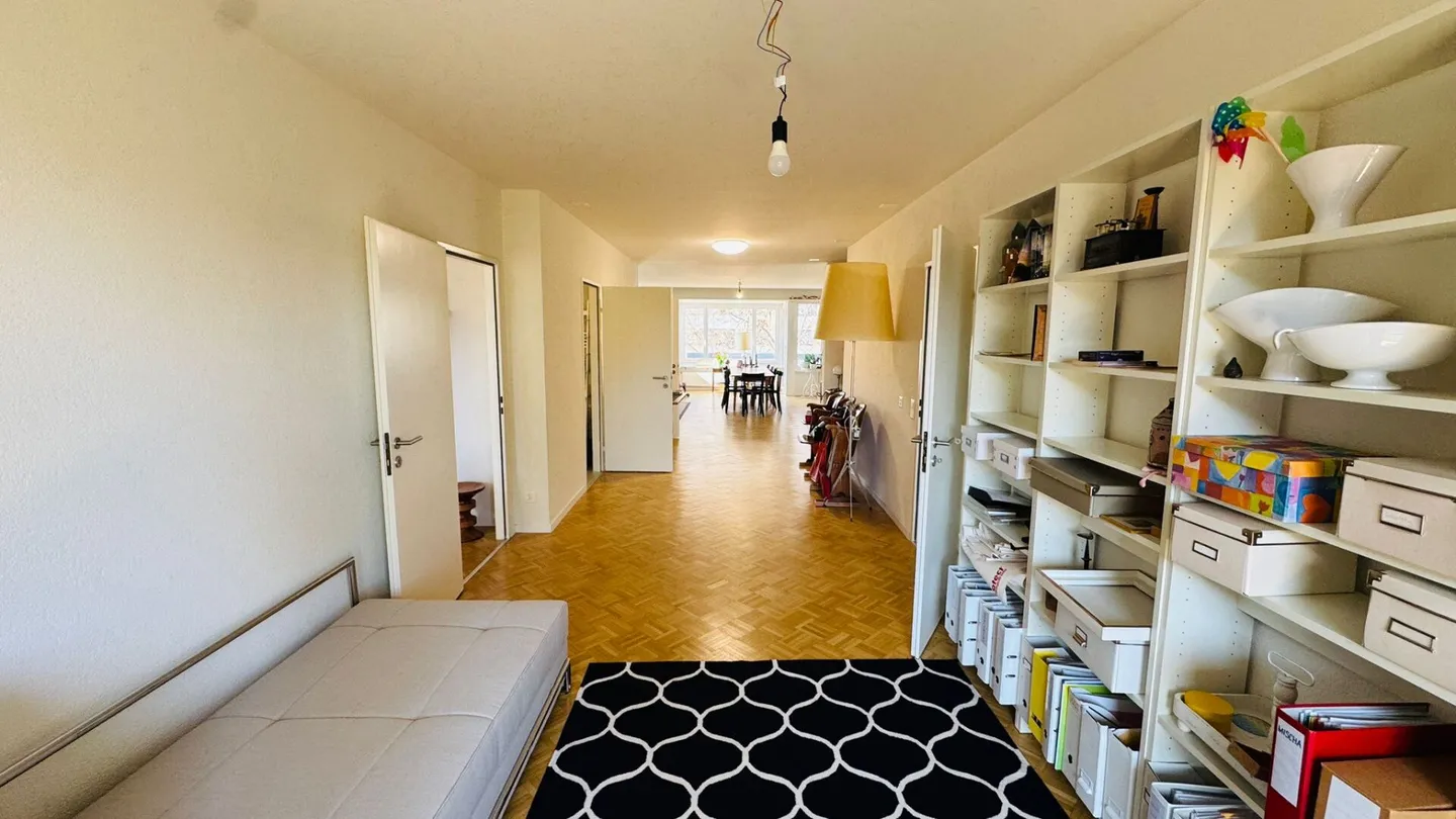 Completely renovated 3.5-room apartment with 2 bathrooms, 2 balconies and XXL underground parking space - Photo 7 of 16