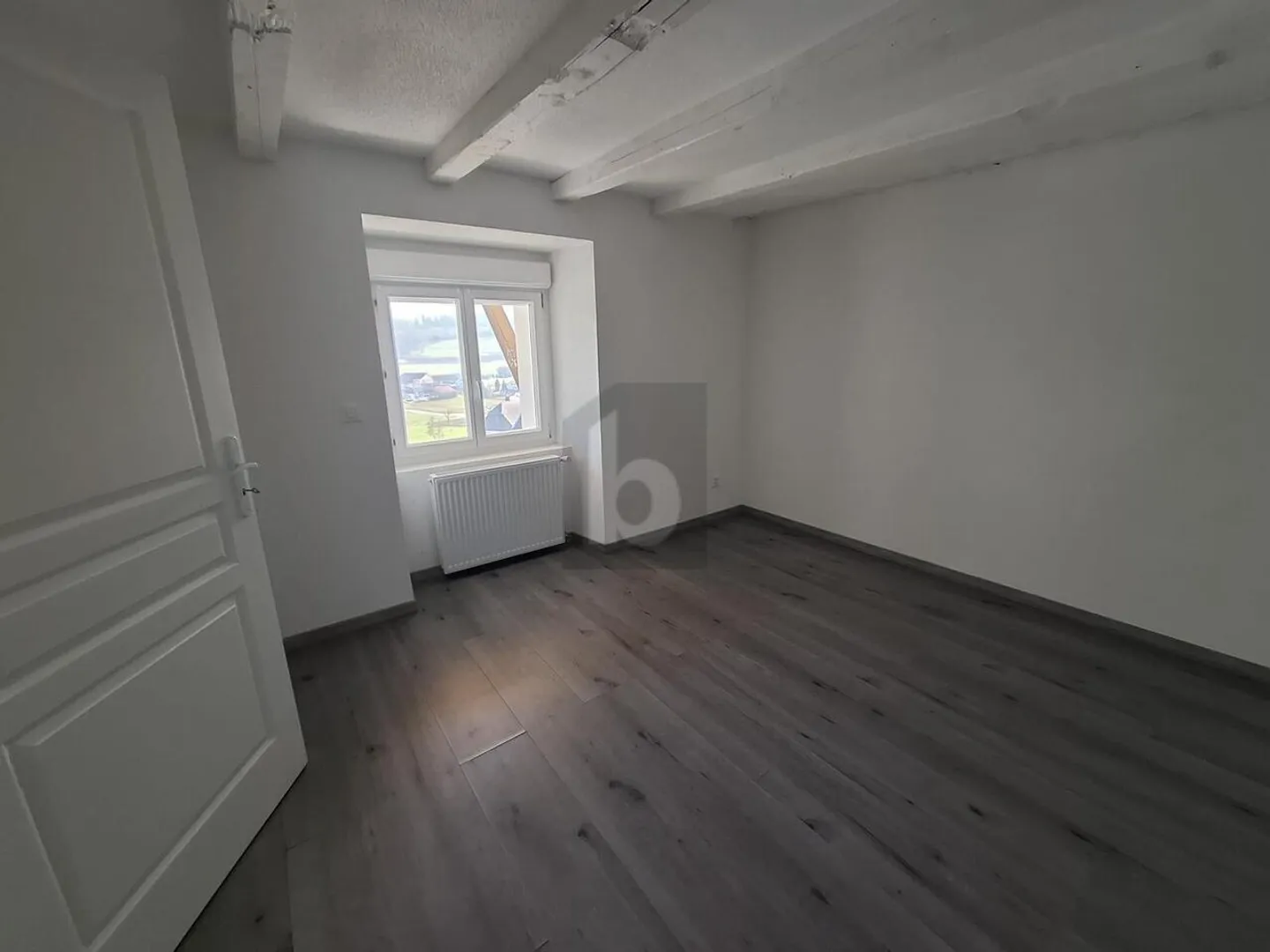 Charming Renovated Apartment - Photo 5 of 6