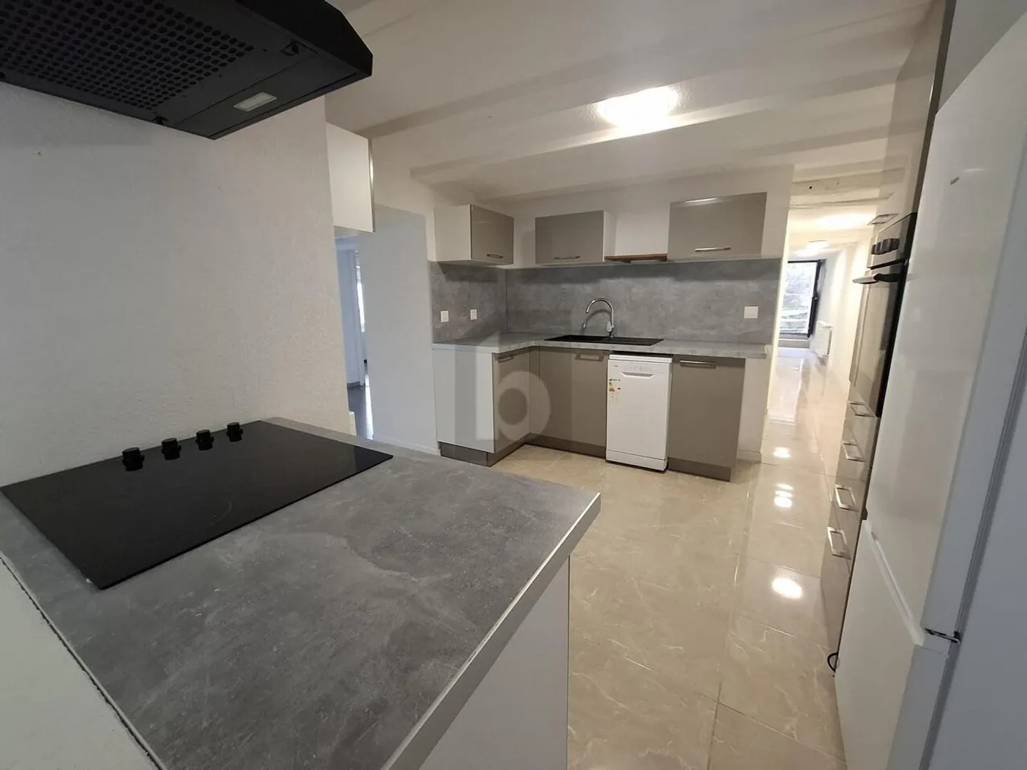 Charming Renovated Apartment - Photo 2 of 6