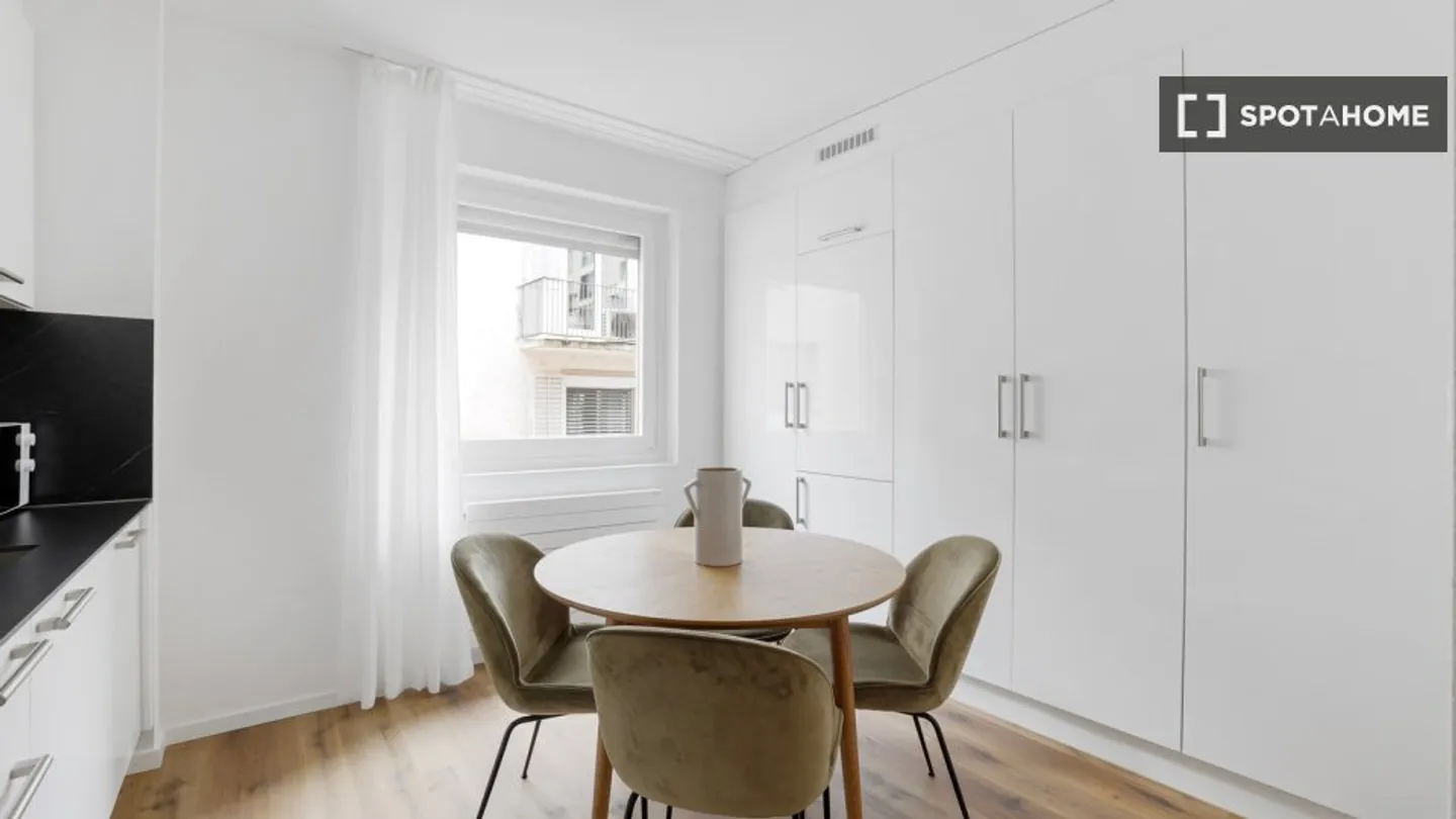 Entdecke, besichtige und miete dein neues Zuhause online mit vollem Vertrauen. - Foto 4 von 16