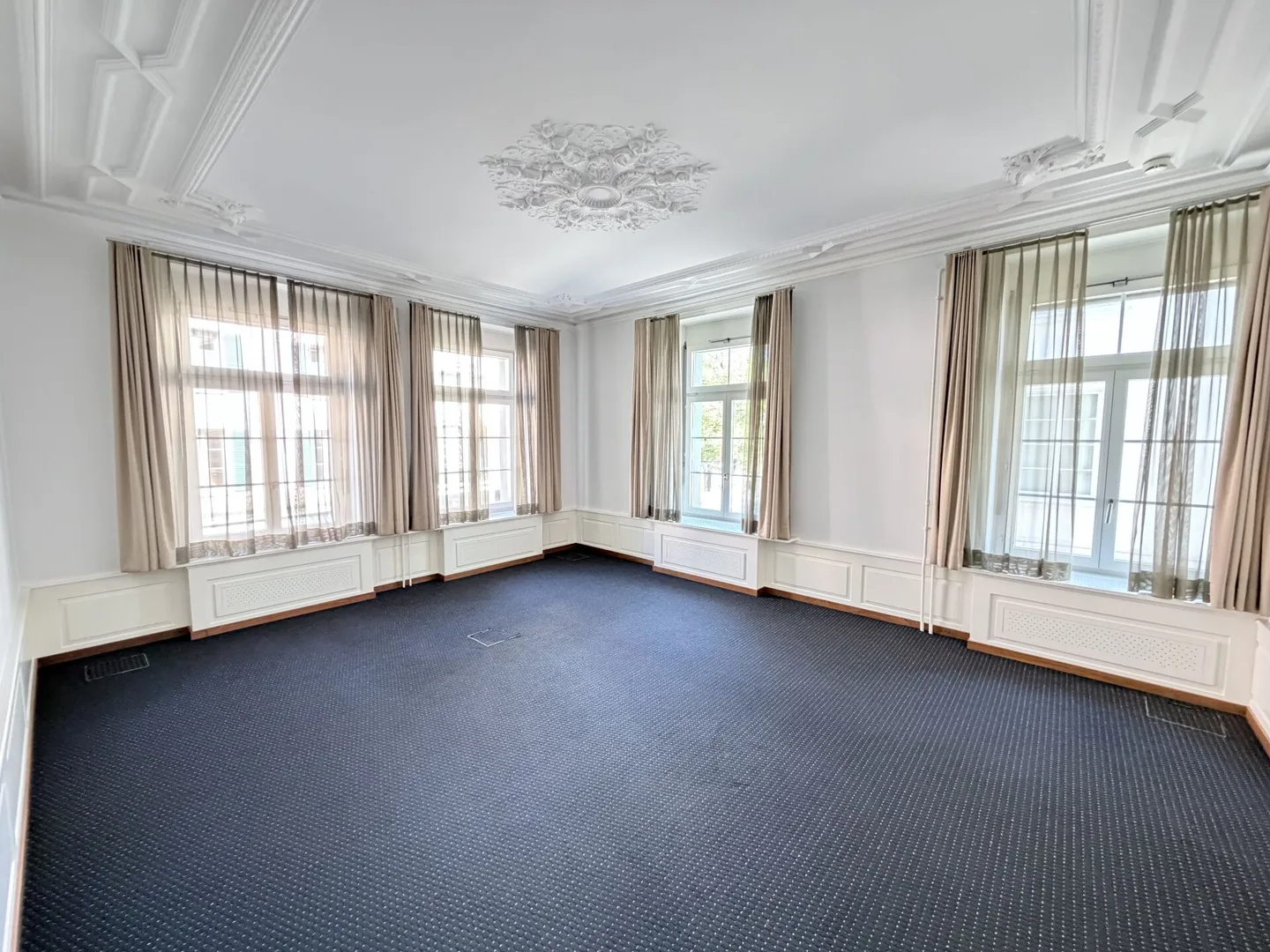 Exclusive Office Spaces in the City Center (Total 285m²) - Photo 3 of 8