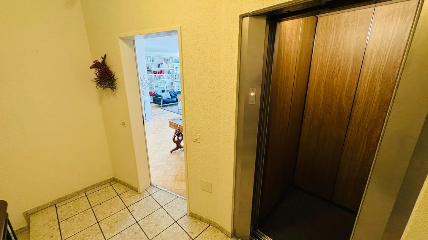 Completely renovated 3.5-room apartment with 2 bathrooms, 2 balconies and XXL underground parking space - Photo 13 of 16