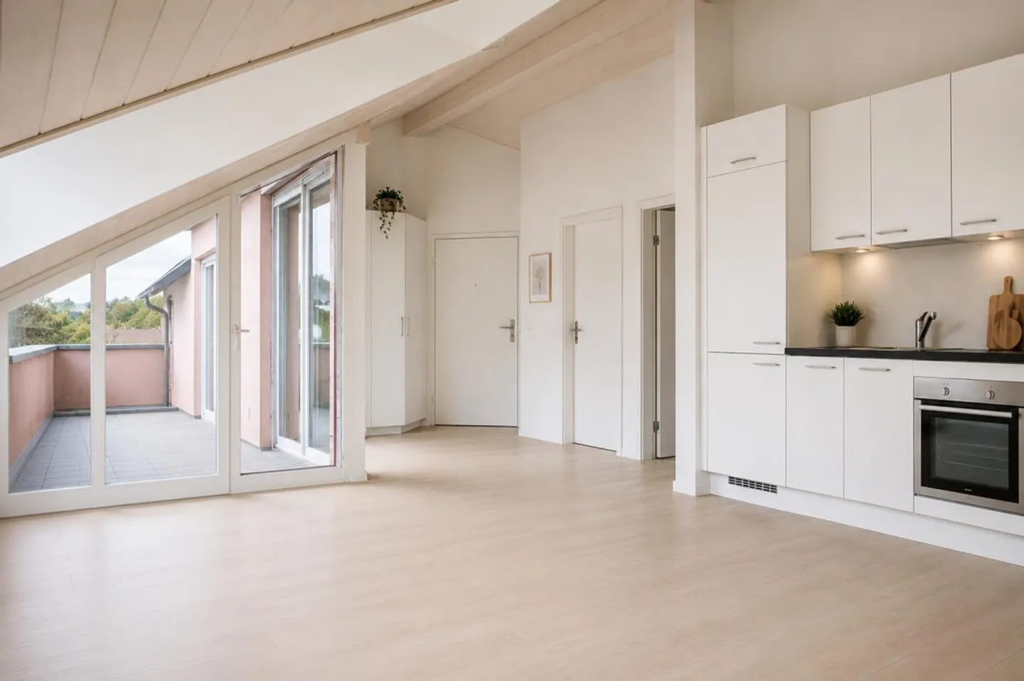 Appartamento attico esclusivo con balcone nel verde! - Foto 3 di 7