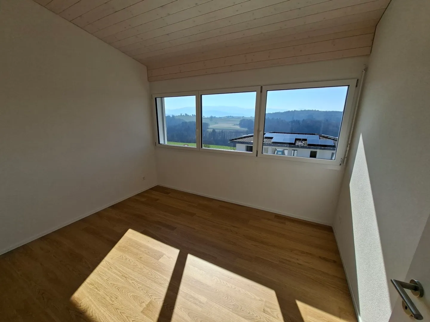 New 4.5 room villa of 115 m2 with 35 m2 studio - Photo 8 of 11