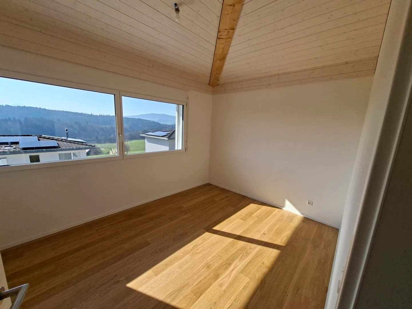 New 4.5 room villa of 115 m2 with 35 m2 studio - Photo 7 of 11