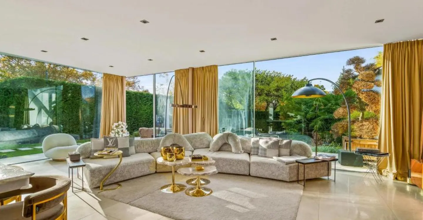 An exceptional property dedicated to a unique art of living - Photo 2 of 11