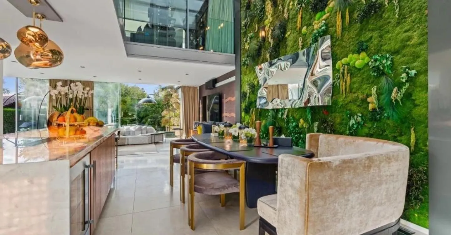 An exceptional property dedicated to a unique art of living - Photo 4 of 11