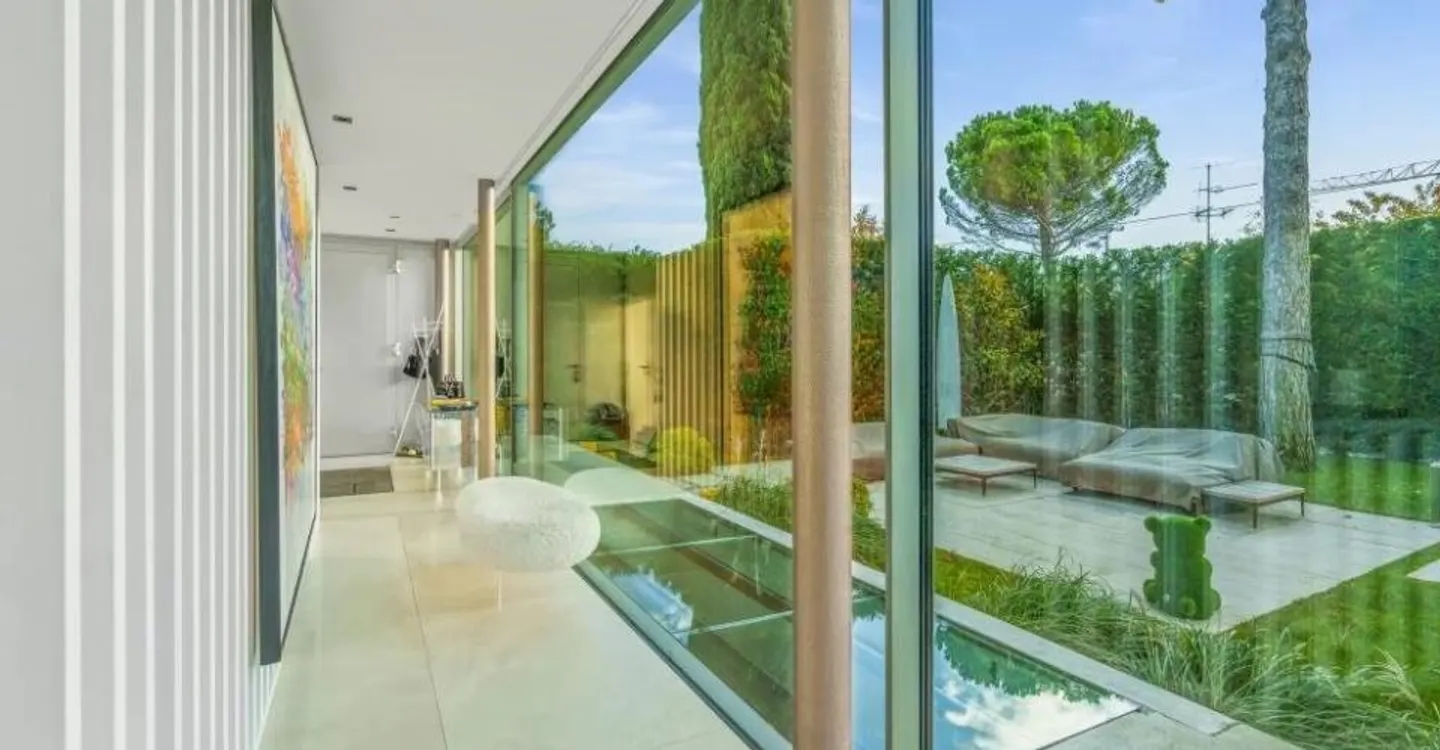 An exceptional property dedicated to a unique art of living - Photo 8 of 11
