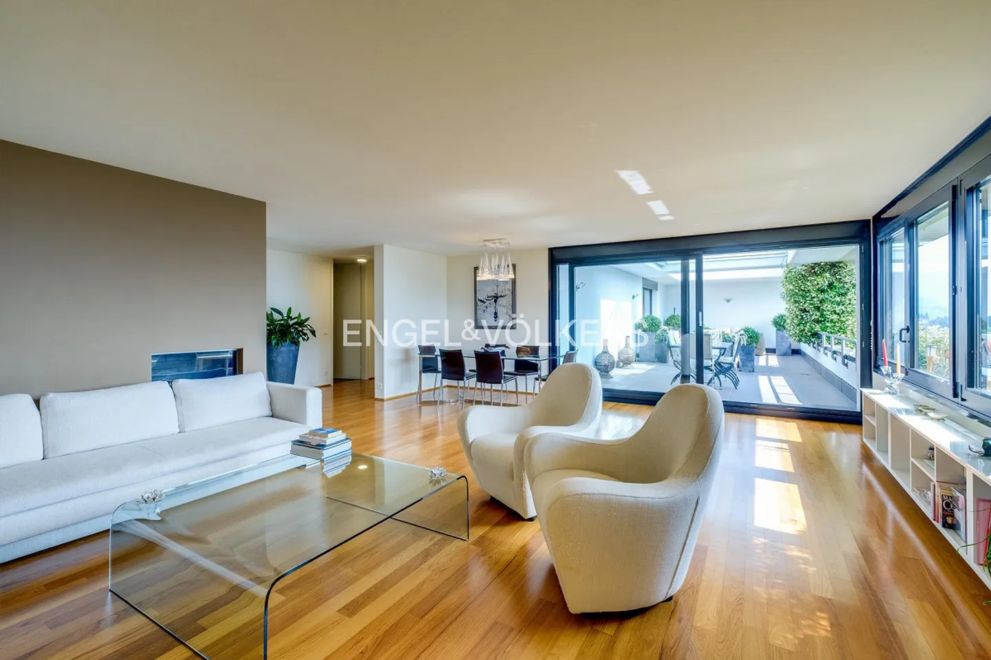 Elegante Attico con Vista Lago - Foto 1 di 13