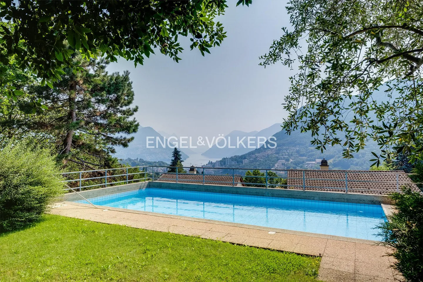 Elegante Attico con Vista Lago - Foto 2 di 13