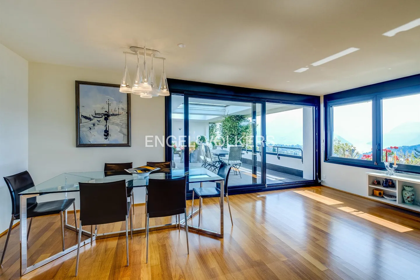 Elegante Attico con Vista Lago - Foto 7 di 13