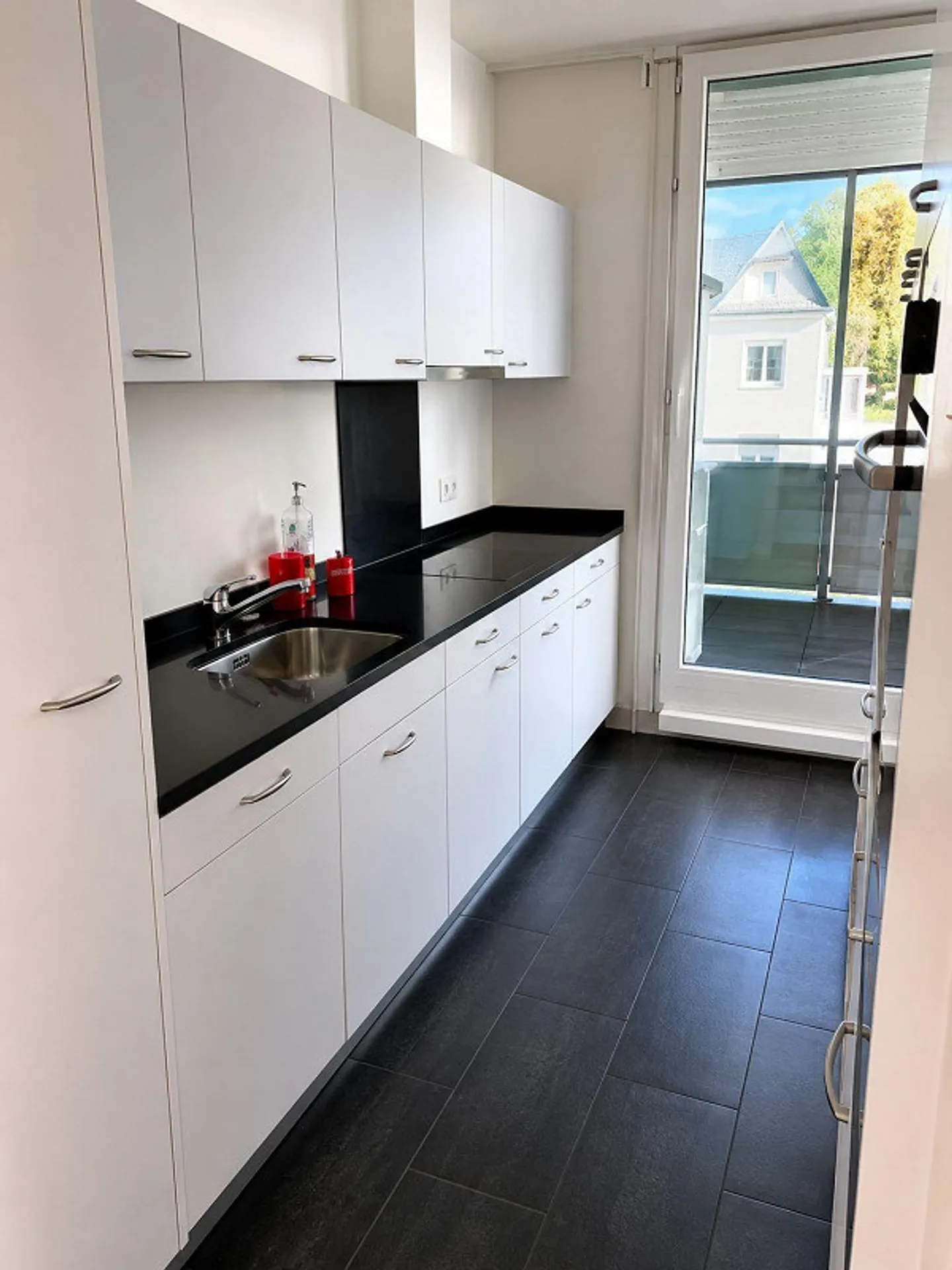 Temporary 3.5 Room Apartment in the Heart of Ennetbürgen - Photo 2 of 5
