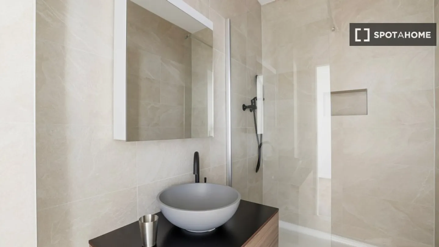 Entdecke, besichtige und miete dein neues Zuhause online mit vollem Vertrauen. - Foto 12 von 16