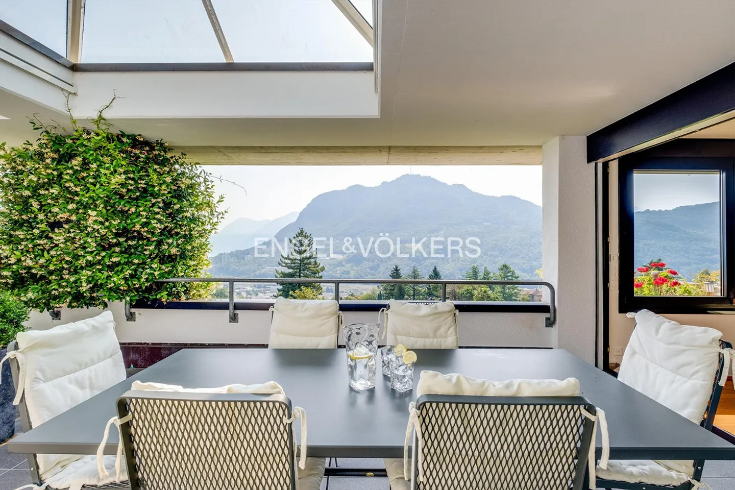 Elegante Attico con Vista Lago - Foto 4 di 13