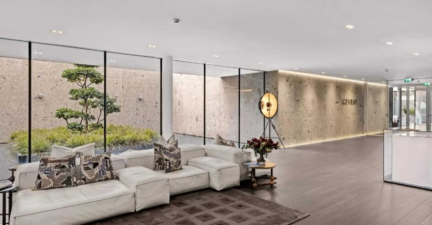 Contemporary Elegance in the Heart of Geneva - Photo 9 of 10