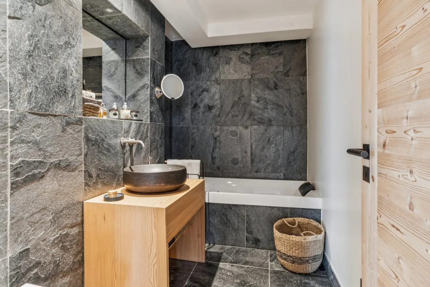 L'Excellence Alpine : Un Chalet de Luxe à Villars-sur-Ollon - Photo 12 sur 13