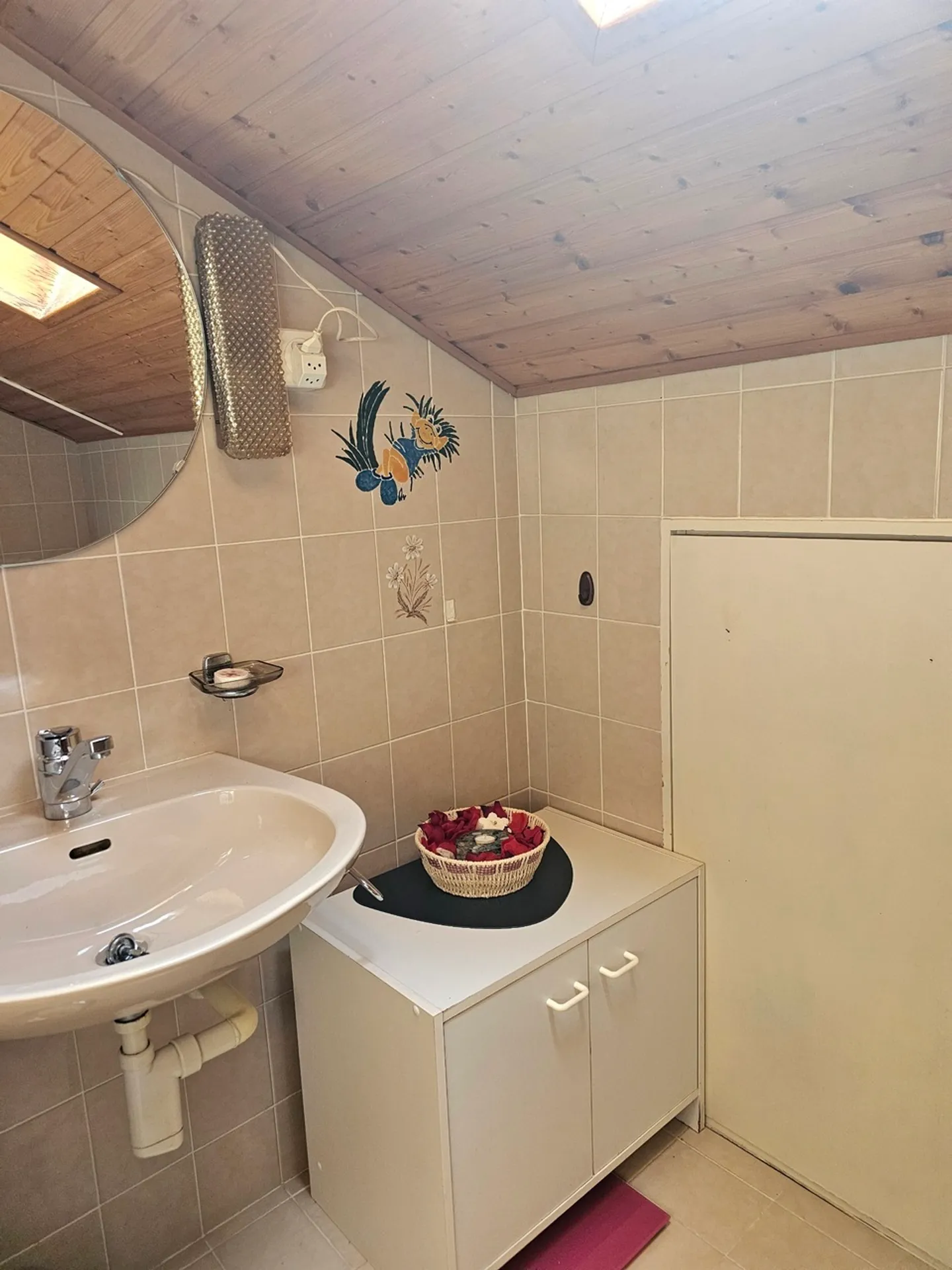 Furnished room with private bathroom at the host's place - Photo 5 of 5