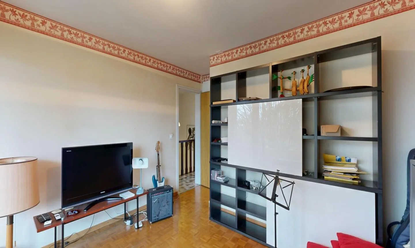 Stupenda casa bifamiliare con giardino privato nel cuore di un quartiere adatto alle famiglie - Foto 10 di 11