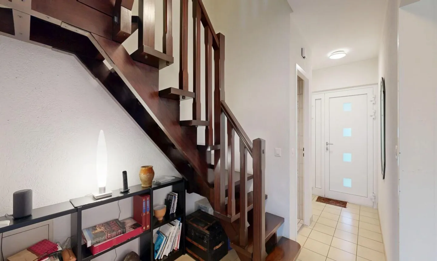 Stupenda casa bifamiliare con giardino privato nel cuore di un quartiere adatto alle famiglie - Foto 8 di 11