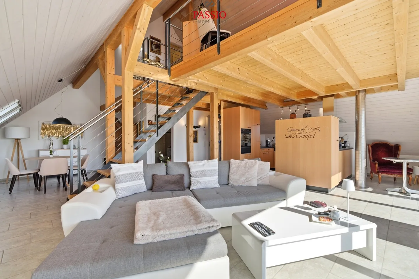 Spacious 3.5-room duplex apartment with a view of greenery - Photo 1 of 14