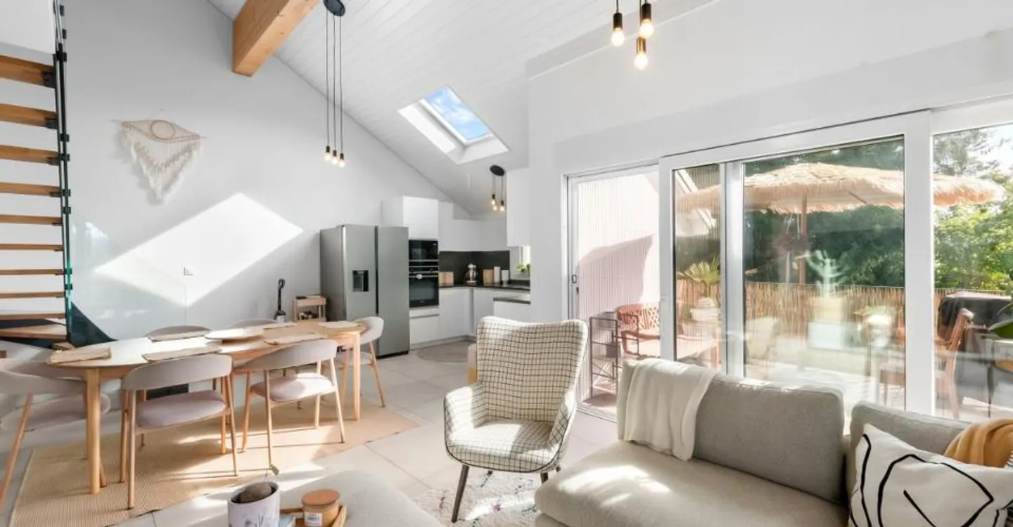 Penthouse Duplex, Brightness and Calm in a 2023 Building - Photo 1 of 12