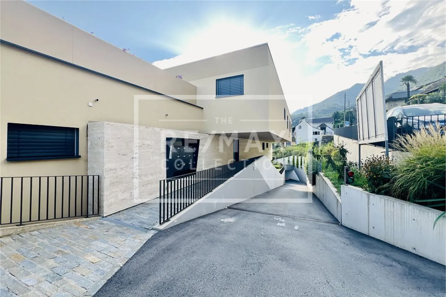 App. 4.5 rooms and 2 parking spaces included. - Photo 2 of 4